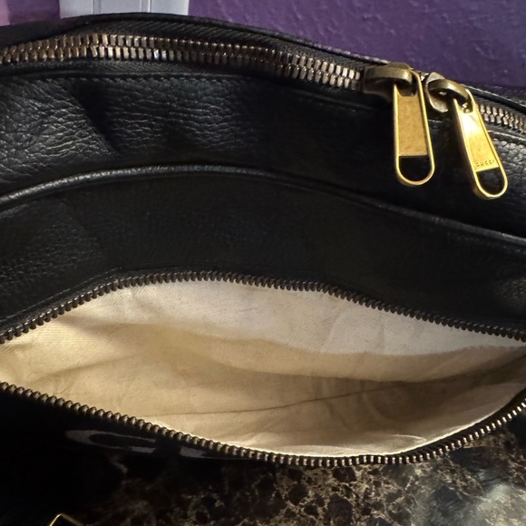 100% Authentic Gucci Sherry line Leather Messenger Bag 
The bag comes with COA.. - Picture 3 of 10